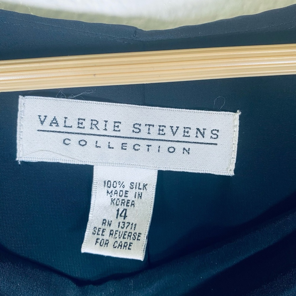 Elegant Valerie Stevens Silk Dress - Size 14 - Picture 6 of 13